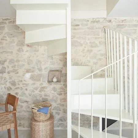 Vasantina Kamena Kucica * Mala Cista