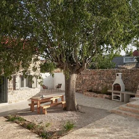 Semesterbostad Vasantina Kamena Kucica Mala Cista