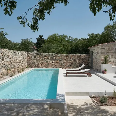 Vasantina Kamena Kucica Mala Cista