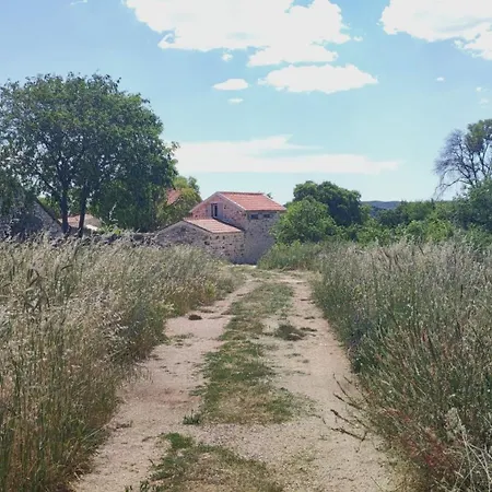 Vasantina Kamena Kucica Mala Cista