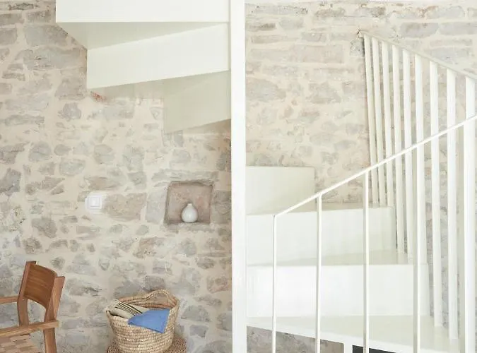 Vasantina Kamena Kucica * Mala Cista