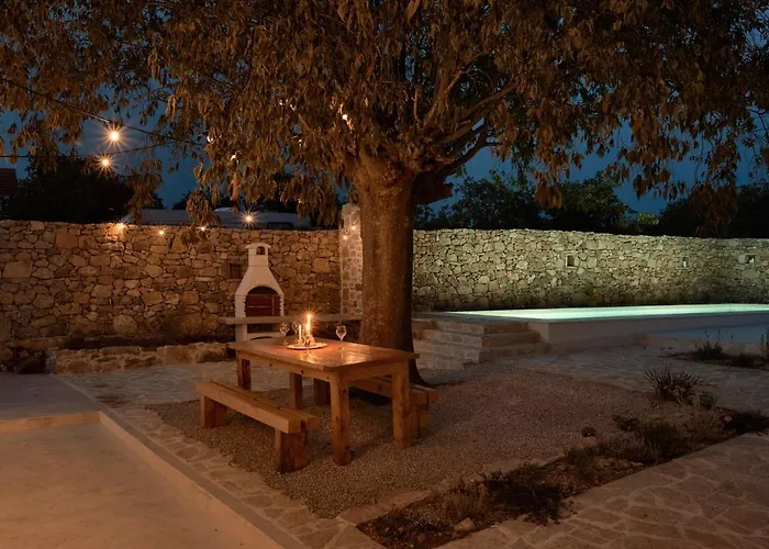 Vasantina Kamena Kucica בית נופש