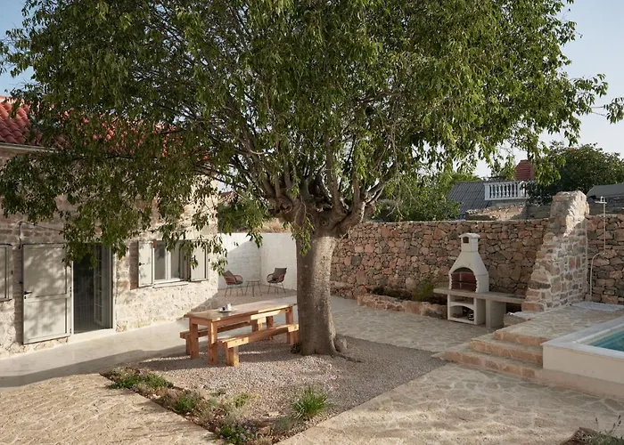 בית נופש Vasantina Kamena Kucica Mala Cista