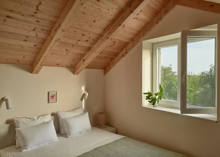 Vasantina Kamena Kucica בית נופש *