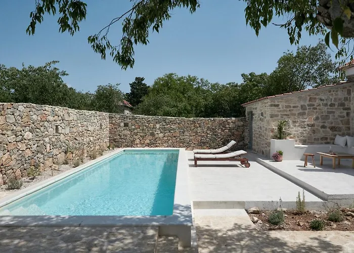 Vasantina Kamena Kucica Mala Cista