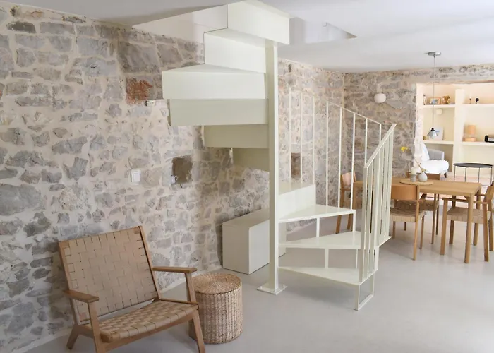 Vasantina Kamena Kucica בית נופש Mala Cista